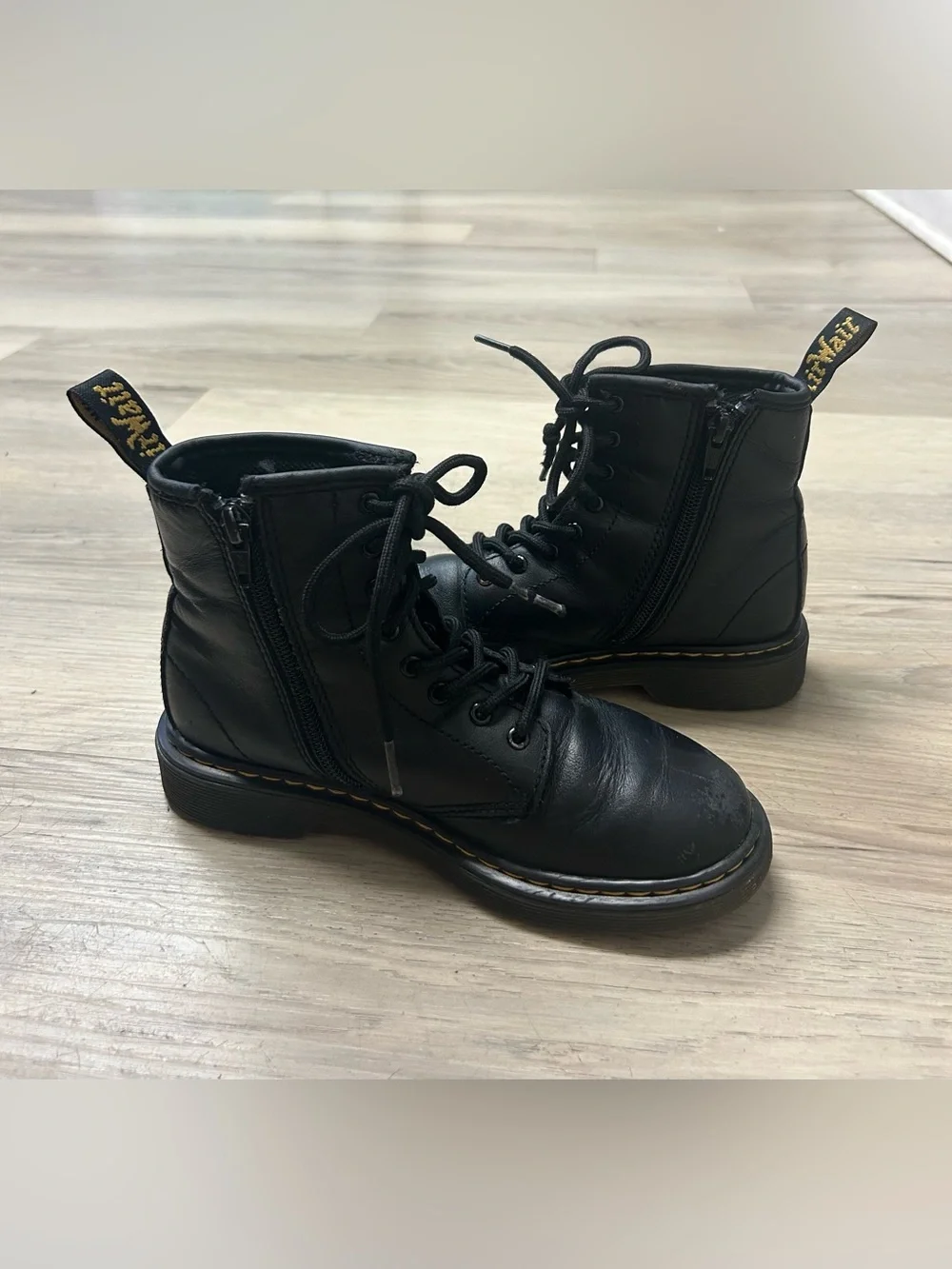 Dr. Doc Boots Martens Youth Kids Sz 2 Black Leather Lace Up Classic Unisex 1460